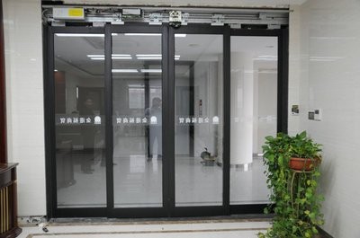 深圳钢化玻璃门安装更换哪家好,深圳海峰是您最好的选择